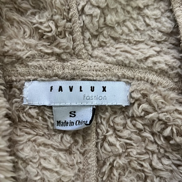 Cropped Teddy Jacket - Picture 2 of 6